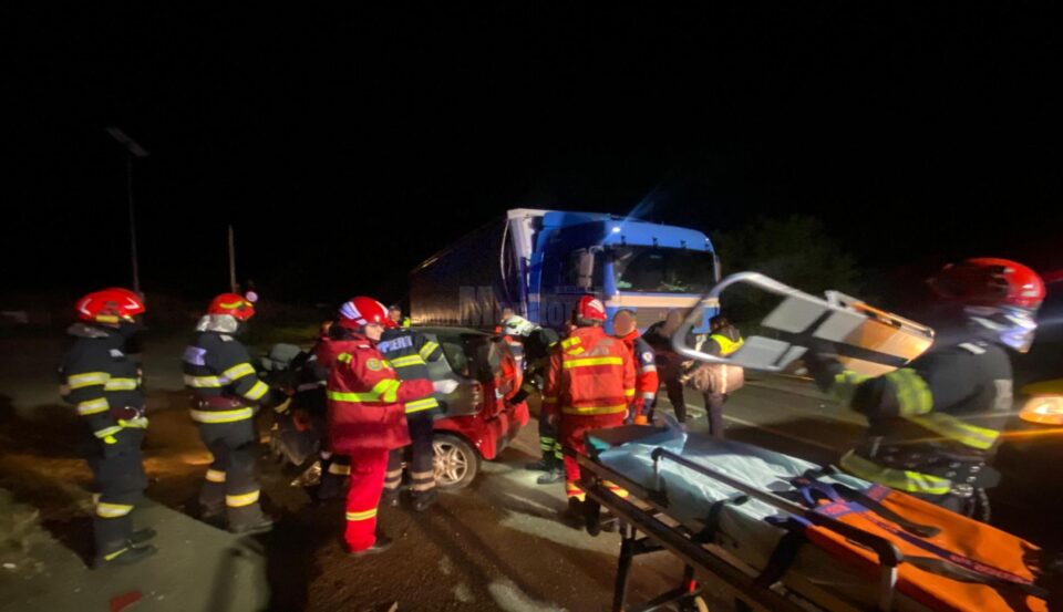 Accident între un tir și o mașină pe E85