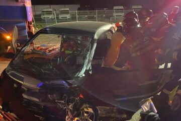Accident între un tir și o mașină pe E85
