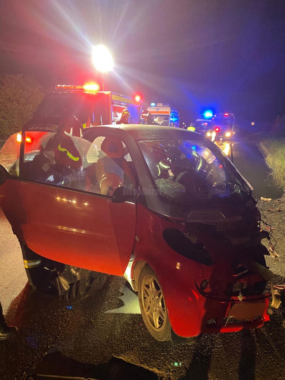 Accident între un tir și o mașină pe E85