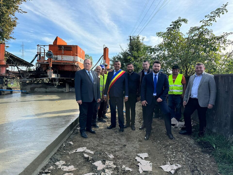 Flutur și primarii din zona Rădăuți alături de Zaharie Rusu la inaugurarea mai multor investiții din Bilca Flutur și primarii din zona Rădăuți alături de Zaharie Rusu la inaugurarea mai multor investiții din Bilca