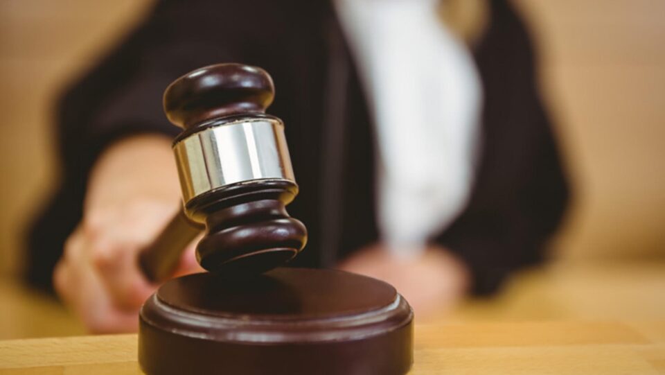 O fostă executoare judecătorească a fost condamnată pentru abuz și delapidarea a circa 200.000 de lei. Foto: Shutterstock O fostă executoare judecătorească a fost condamnată pentru abuz și delapidarea a circa 200.000 de lei. Foto: Shutterstock