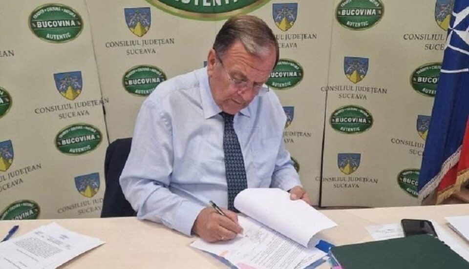 Gheorghe Flutur a semnat parteneriatul cu CNAIR pentru extinderea unui tronson al centurii Sucevei la patru benzi Gheorghe Flutur a semnat parteneriatul cu CNAIR pentru extinderea unui tronson al centurii Sucevei la patru benzi