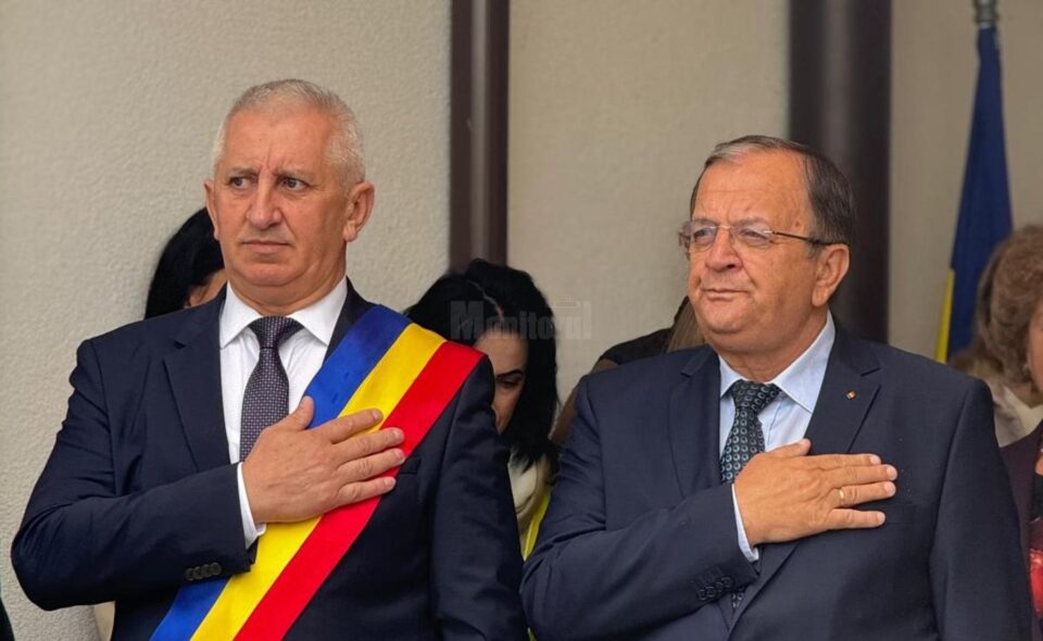 Preșdintele CJ Suceava, Gheorghe Flutur și primarul din Vicovu de SUs, Vasile Iliuț