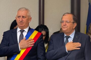 Preșdintele CJ Suceava, Gheorghe Flutur și primarul din Vicovu de SUs, Vasile Iliuț