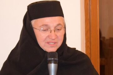 Stareța Mănăstirii Voroneț, stavrofora Gabriela Platon, a fost demisă din funcție