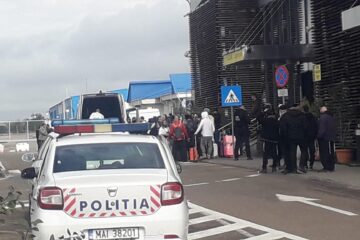 Peste 3000 de pelerini evrei ultraortodocși tranzitează Aeroportul Suceava în aceste zile