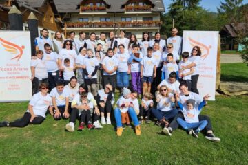 25 de tabere organizate de Asociația Teona Ariana. Cea mai recentă a fost dedicată copiilor și tinerilor cu autism și sindrom Down