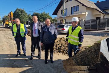 Gheorghe Flutur și Vasile Andriciuc au verificat stadiul lucrărilor la noile rețele de apă și canalizare din comuna Șcheia