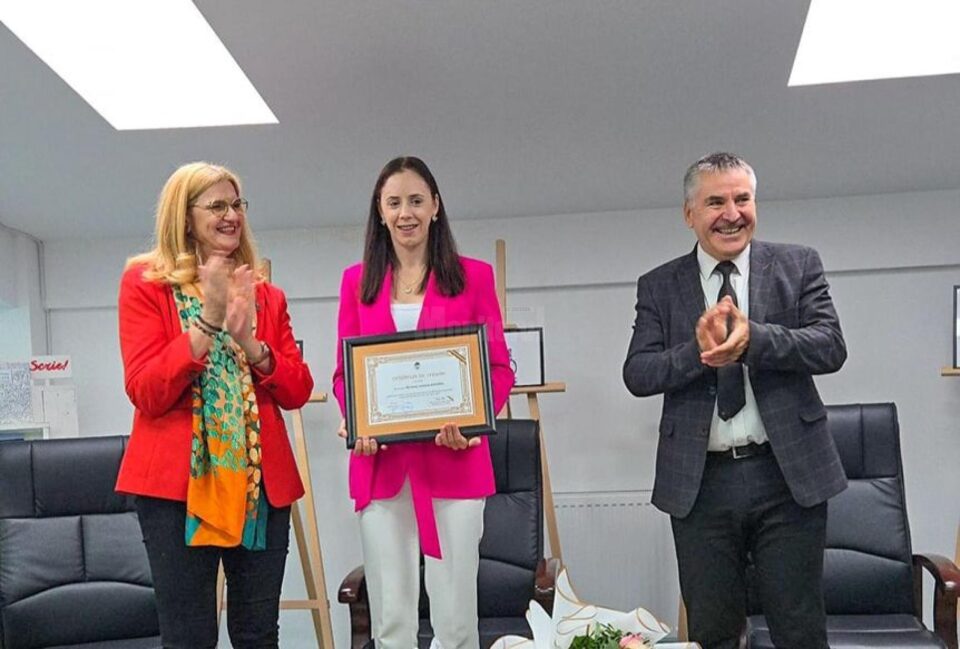 Campioana și vicecampioana olimpică la canotaj Roxana Anghel a primit titlul de cetățean de Onoare al orașului Siret