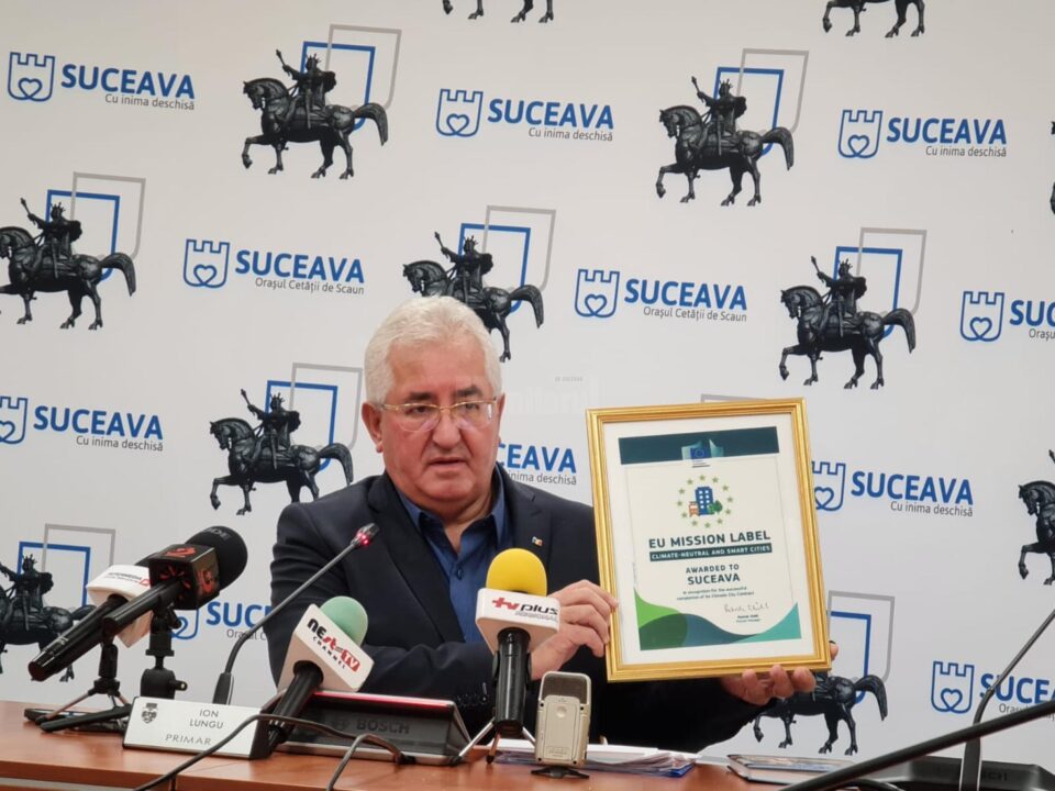 Primarul Sucevei, Ion Lungu a prezentat și Eticheta primită în cadrul Misiunii „Orașe inteligente și neutre” Primarul Sucevei, Ion Lungu a prezentat și Eticheta primită în cadrul Misiunii „Orașe inteligente și neutre”