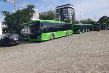 Autobuzele electrice pentru transportul public metropolitan sunt în așteptare la vechiul sediu TPL și la divizia electrică din Burdujeni