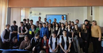 Elevii Școlii „Miron Costin” au primit vizita a patru canotori campioni