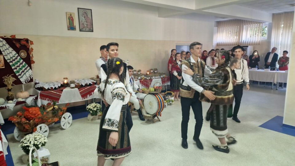 Târg de toamnă caritabil, organizat la Colegiul de Informatică „Spiru Haret”