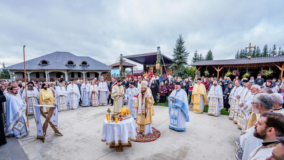 Catedrala „Sfânta Cuvioasă Parascheva” din Șaru Dornei – înveșmântată în lumină și har Catedrala „Sfânta Cuvioasă Parascheva” din Șaru Dornei – înveșmântată în lumină și har