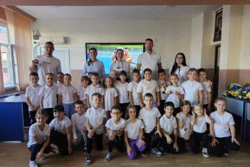 Elevii Școlii „Miron Costin” au primit vizita a patru canotori campioni