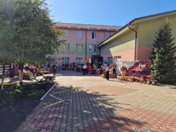 Grădinița ,,Prichindel” Suceava a organizat a VI-a ediție a Târgului de Toamnă, eveniment caritabil