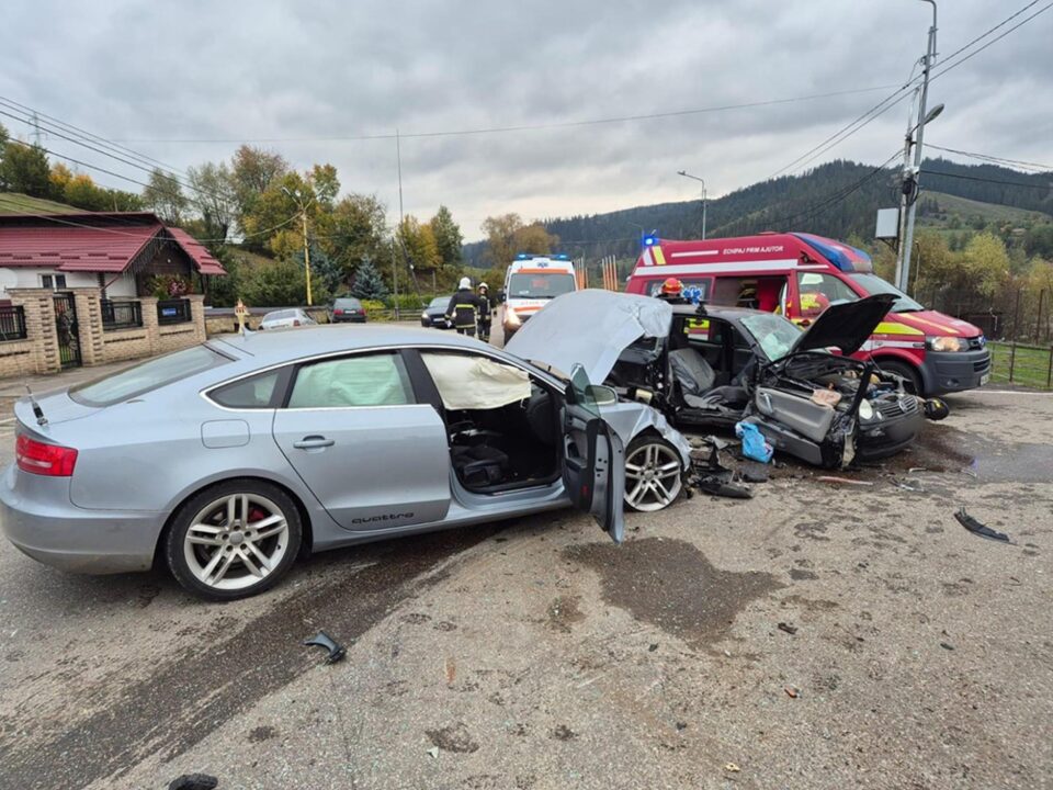 Răniți după ce au fost loviți de două mașini în intersecția în care șoferul nu s-a asigurat Răniți după ce au fost loviți de două mașini în intersecția în care șoferul nu s-a asigurat