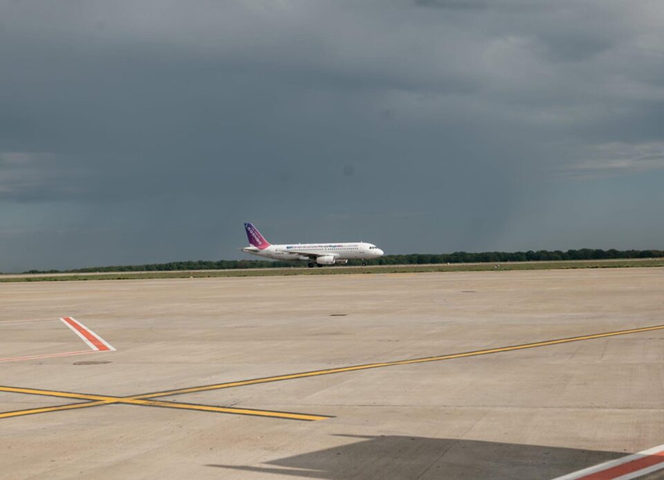 Compania Bees Airlines a început operarea zborurilor din Suceava către Germania