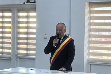 Viorel Cucu se află la cel de-al patrulea mandat de primar al comunei Adâncata.