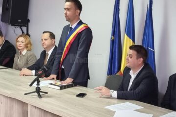 Primarul PNL din Salcea a depus jurământul pentru al doilea mandat alături de liderii județeni PSD