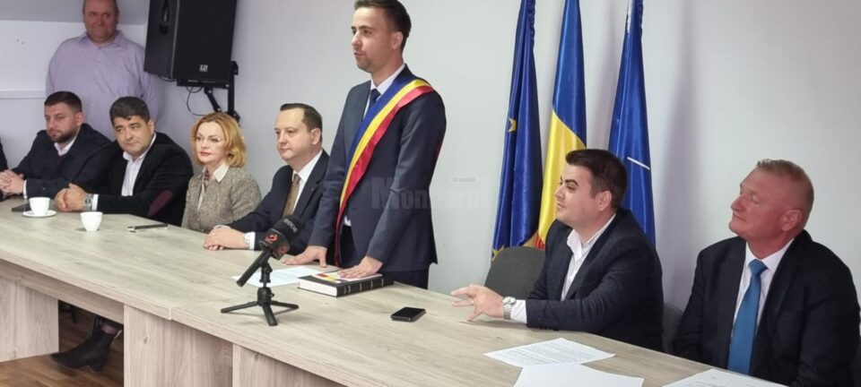 Primarul PNL din Salcea a depus jurământul pentru al doilea mandat alături de liderii județeni PSD