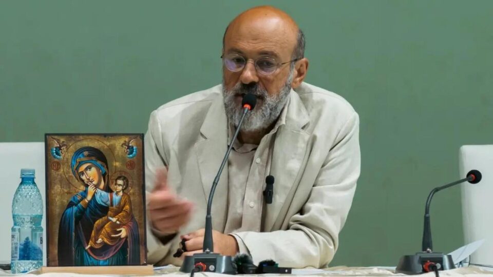 Cercetătorul Virgiliu Gheorghe va candida din partea AUR la Senat în județul Suceava - sursă foto basilica.ro Cercetătorul Virgiliu Gheorghe va candida din partea AUR la Senat în județul Suceava - sursă foto basilica.ro