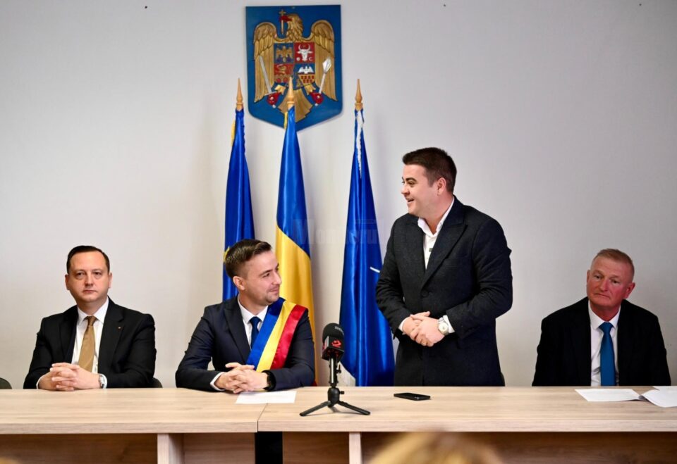 Viitorul președinte al CJ Suceava, Gheorghe Șoldan, a fost prezent la învestirea pentru un nou mandat a primarului din Salcea, Ezekiel Belțic Viitorul președinte al CJ Suceava, Gheorghe Șoldan, a fost prezent la învestirea pentru un nou mandat a primarului din Salcea, Ezekiel Belțic
