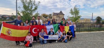 Șapte profesori și nouă elevi din Italia, Spania și Turcia, în vizită la Școala Gimnazială nr. 4 Suceava, în proiectul Stop Bullying Through Inclusion Games!