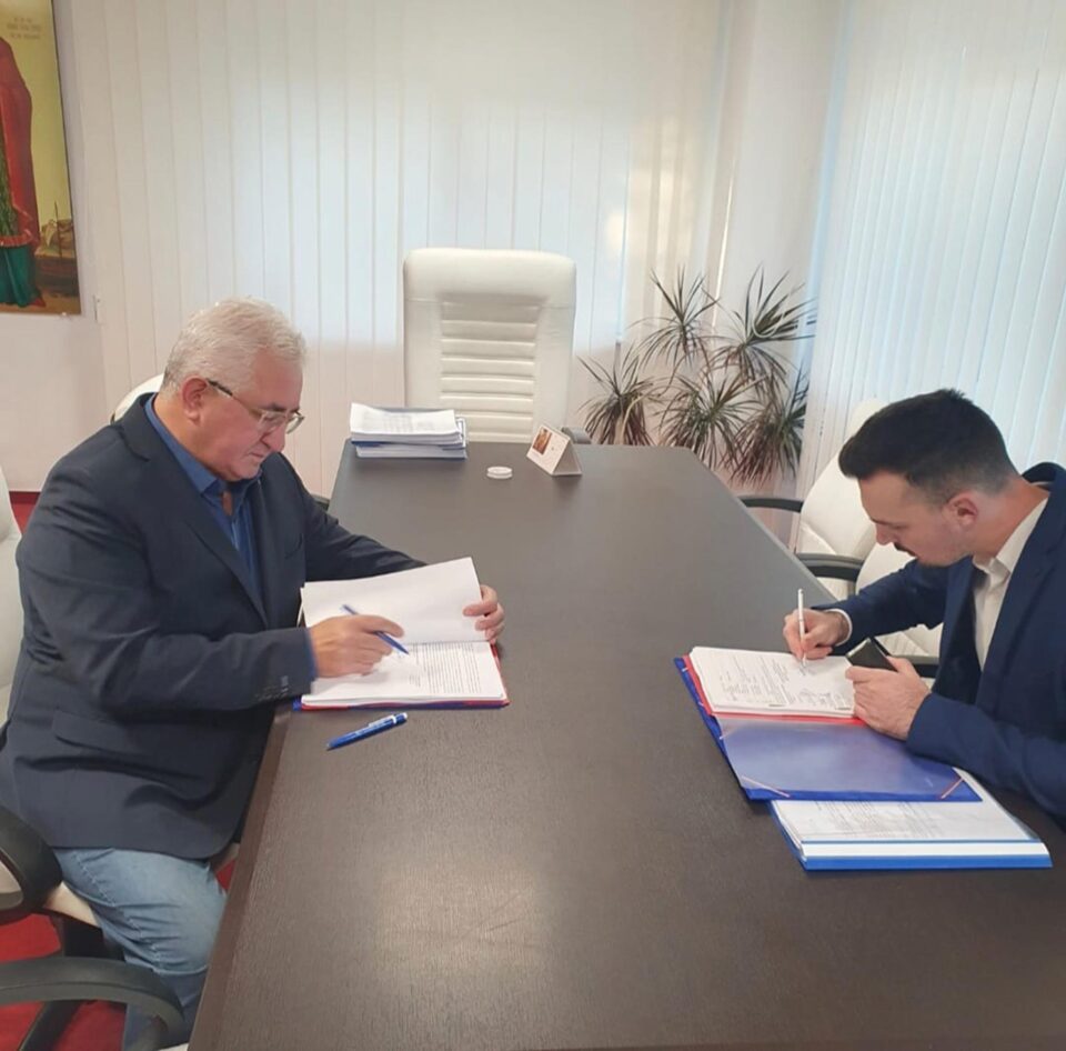 Semnarea contractului pentru reabilitare și eficientizare energetică a 9 blocuri din Zona Centrală a Sucevei Semnarea contractului pentru reabilitare și eficientizare energetică a 9 blocuri din Zona Centrală a Sucevei
