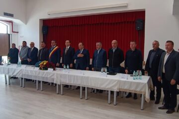 O ”armată” de liberali, prezentă la instalarea primarului din Todirești