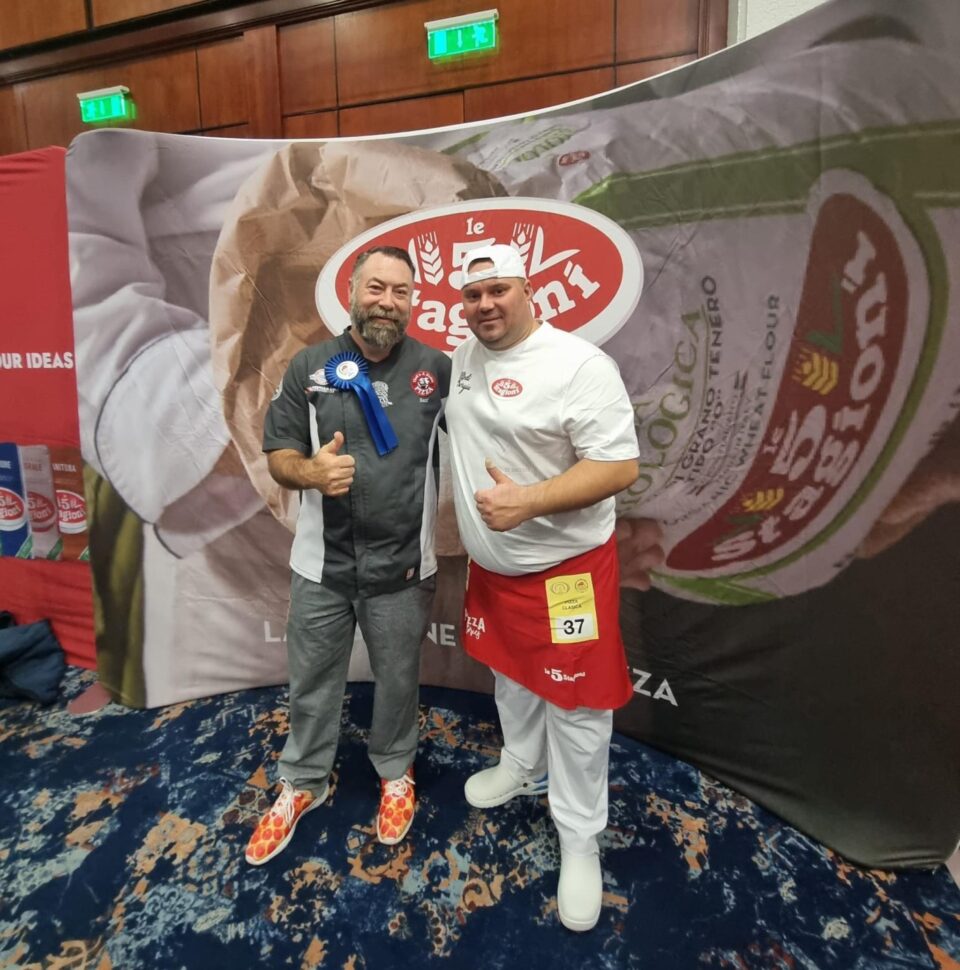 Will Grant - fondatorul pizzeriei Detroit Pizza Style din SUA, cu Sergiu Iftodi, managerul pizzeriei Industrial Pizza din Suceava