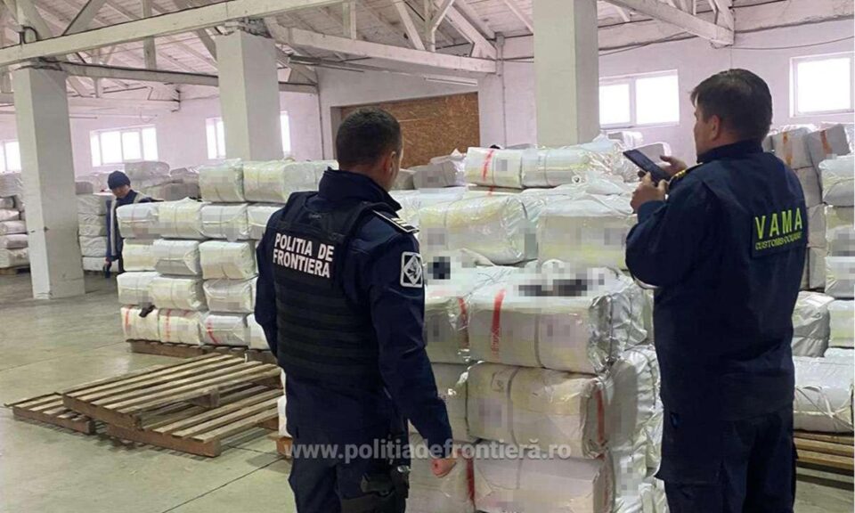 Haine contrafăcute în valoare de peste 2 milioane de euro, confiscate în PTF Siret din 3 autotrenuri