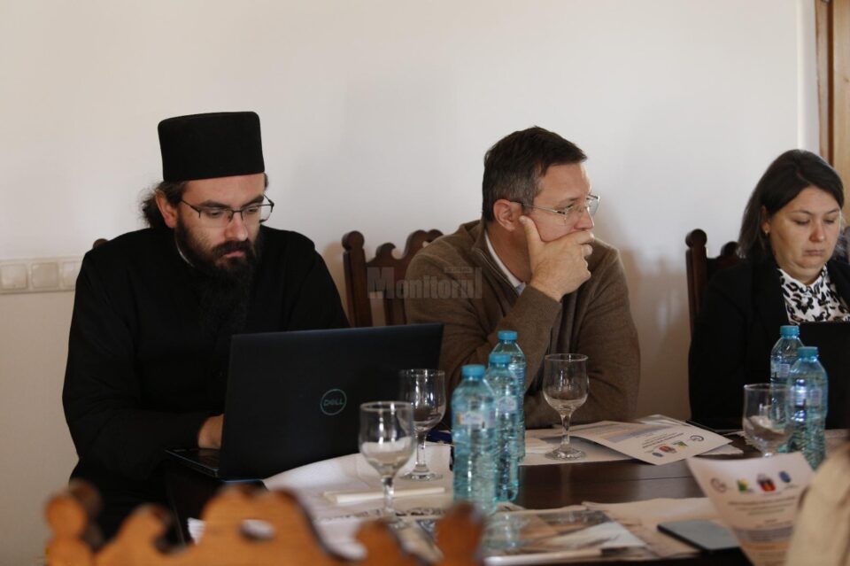 Peste 50 de medici participă la Mănăstirea Voroneț la simpozionul „Îmbătrânirea întru bucurie – Respir în Bucovina”