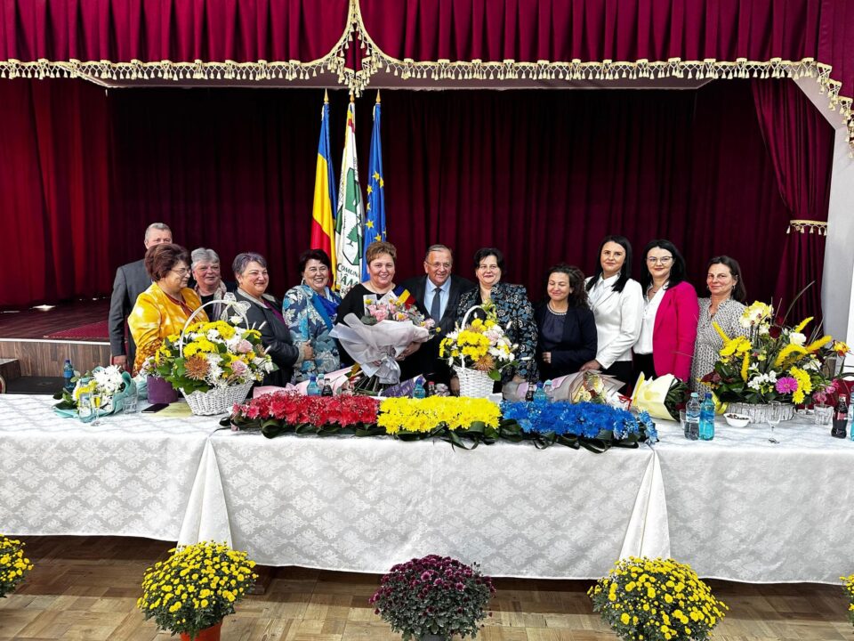 Flutur și parlamentarii liberali, prezenți la depunerea jurământului „primăriței campioane” de la Capu Câmpului, Marcela Bîrsan Flutur și parlamentarii liberali, prezenți la depunerea jurământului „primăriței campioane” de la Capu Câmpului, Marcela Bîrsan