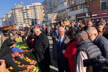 Ion Lungu, umăr la umăr cu echipa PSD, la Târgul Mărului de la Fălticeni