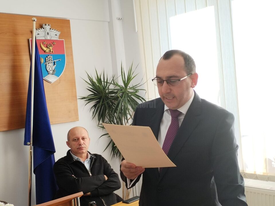 Mesaj de unitate în comunitate transmis de primarul din Vatra Moldoviței, Virgil Saghin la preluarea unui nou mandat Mesaj de unitate în comunitate transmis de primarul din Vatra Moldoviței, Virgil Saghin la preluarea unui nou mandat