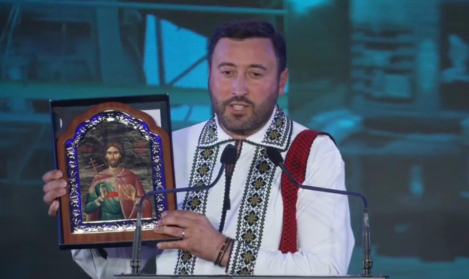 Valentin Luță i-a oferit liderului PNL o icoană cu Sf. Ioan cel Nou de la Suceava