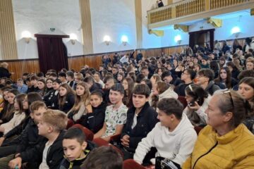 Prelegeri despre riscurile consumului de droguri, pentru elevii de la Colegiul Hurmuzachi