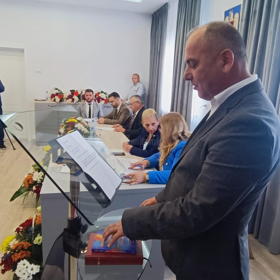 Primarul PNL Dan Chidoveț și cei 15 consilieri au depus jurământul de credință