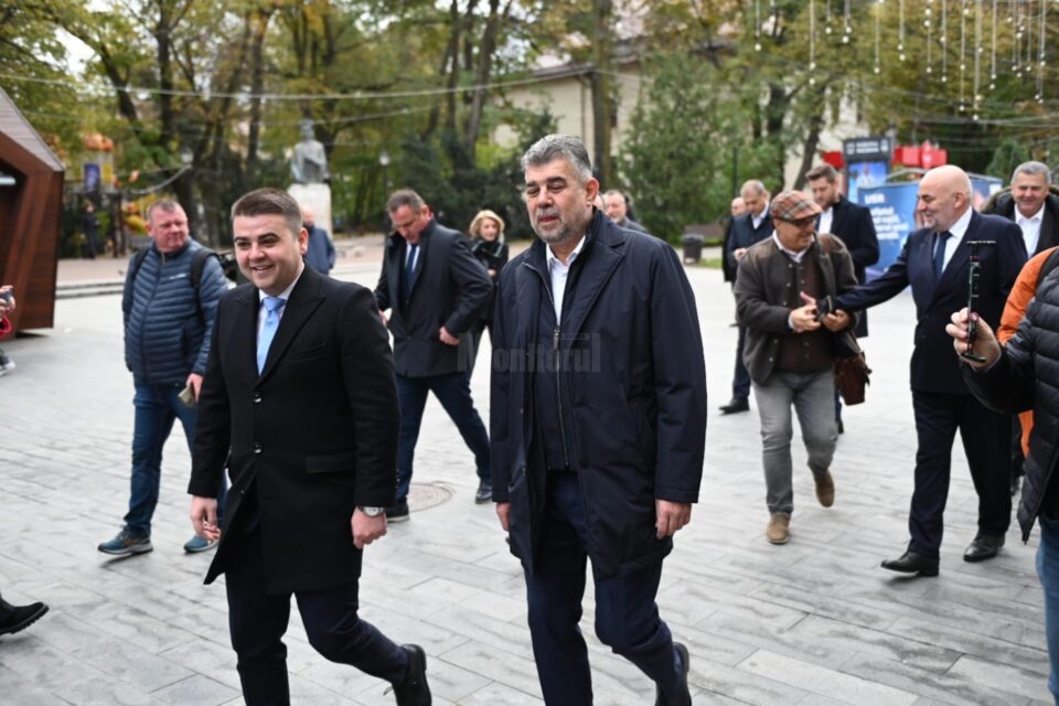 Premierul Marcel Ciolacu a băut o cafea pe o terasă din centrul Sucevei