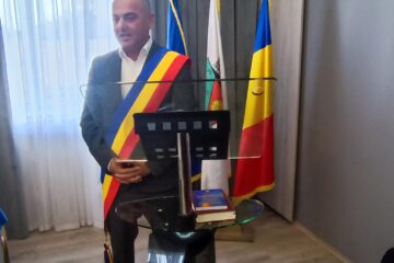 Primarul PNL Dan Chidoveț și cei 15 consilieri au depus jurământul de credință