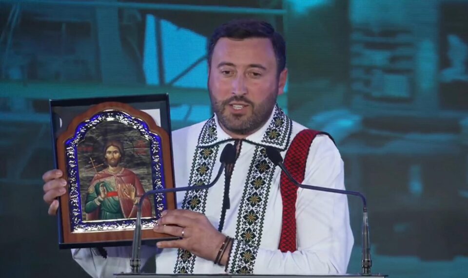 Valentin Luță i-a oferit liderului PNL o icoană cu Sf. Ioan cel Nou de la Suceava