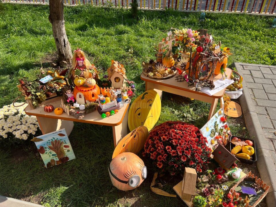 Târgul „Bucuriile toamnei”, la grădinița Colegiului ”Mihai Eminescu”