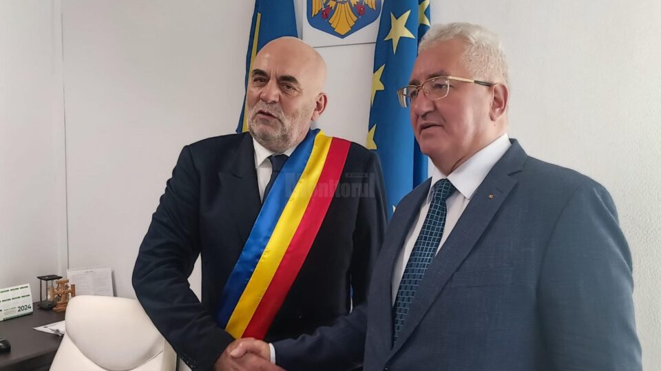 Vasile Rîmbu a preluat de la Ion Lungu biroul de primar al Sucevei