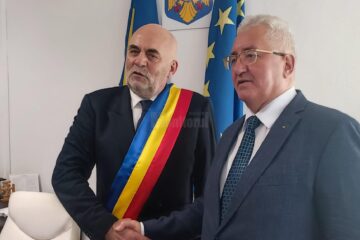 Vasile Rîmbu a preluat de la Ion Lungu biroul de primar al Sucevei