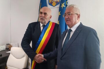 Vasile Rîmbu a preluat de la Ion Lungu biroul de primar al Sucevei