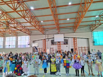 Parada costumelor ECO, la Școala Gimnazială ,,Miron Costin” Suceava