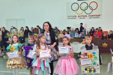Parada costumelor ECO, la Școala Gimnazială ,,Miron Costin” Suceava