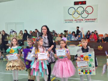 Parada costumelor ECO, la Școala Gimnazială ,,Miron Costin” Suceava