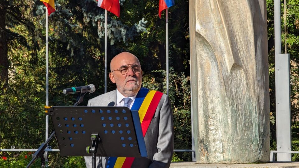 Rîmbu le-a bătut public obrazul președintelui Consiliului Județean, prefectului și parlamentarilor, pentru absența la ceremonia de Ziua Armatei